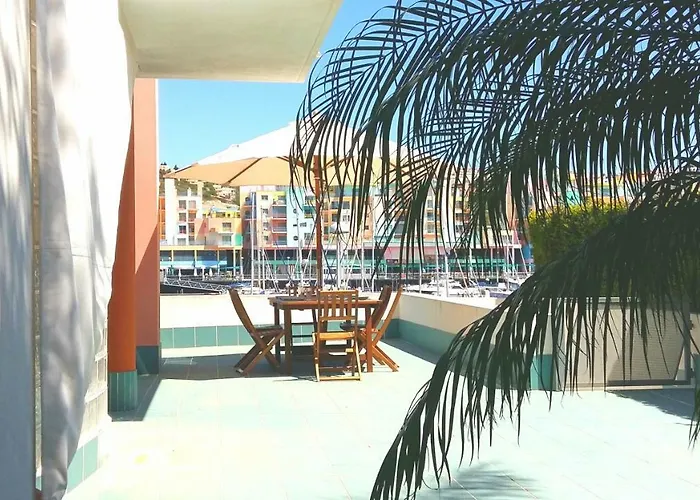 Marina 27 度假居 *